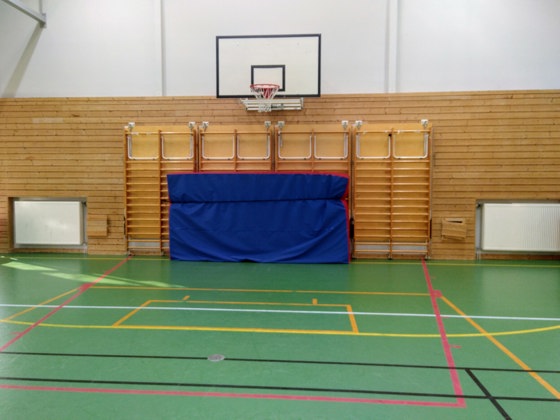 Här är gympasalen där eleverna ska presentera sin skapelse om framtiden nästa fredag!