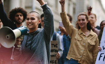 Bild på unga demonstranter